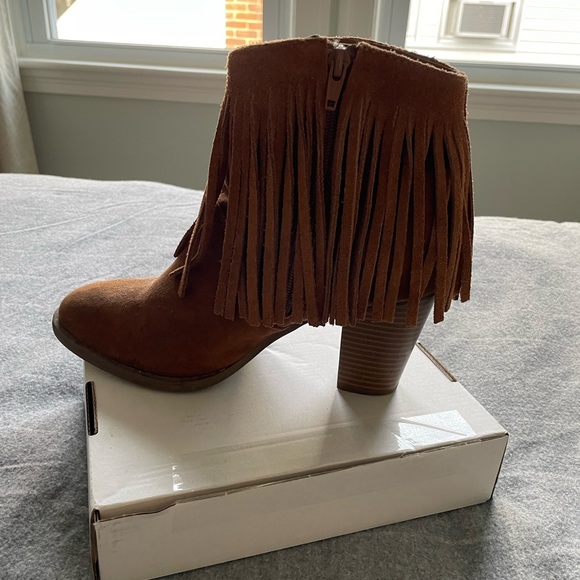 Chestnut Suede Fringe Bootie - Size 8 - Picture 5 of 5